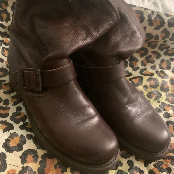 FRYE BURGUNDY BROWN BOOTS. - Picture 1 of 6